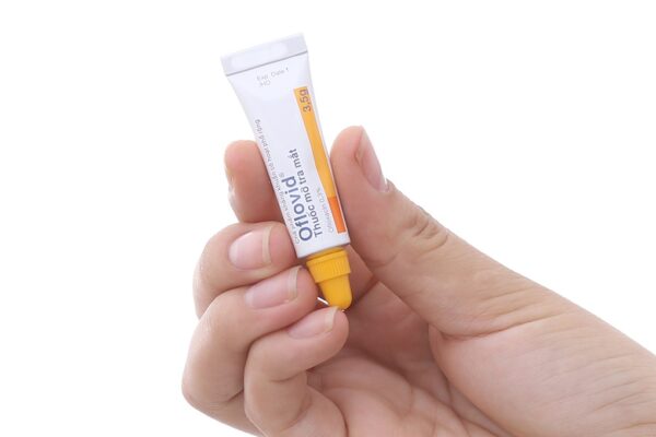 Thuốc mỡ tra mắt Oflovid 0.3% (Tuýp 3.5g)